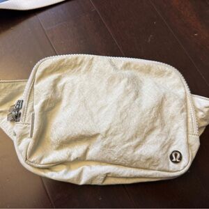 lululemon athletica Off-White Belt Bag